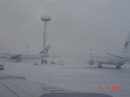 SNOW AT THE AIRPORT 212 * 448 x 336 * (8KB)